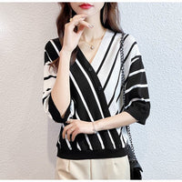 High-quality V-neck Knit Top Thats Loose-fitting And Slimming