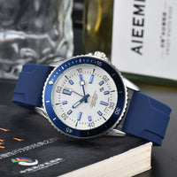 Stylish Mens Quartz Watch With A Silicone Strap